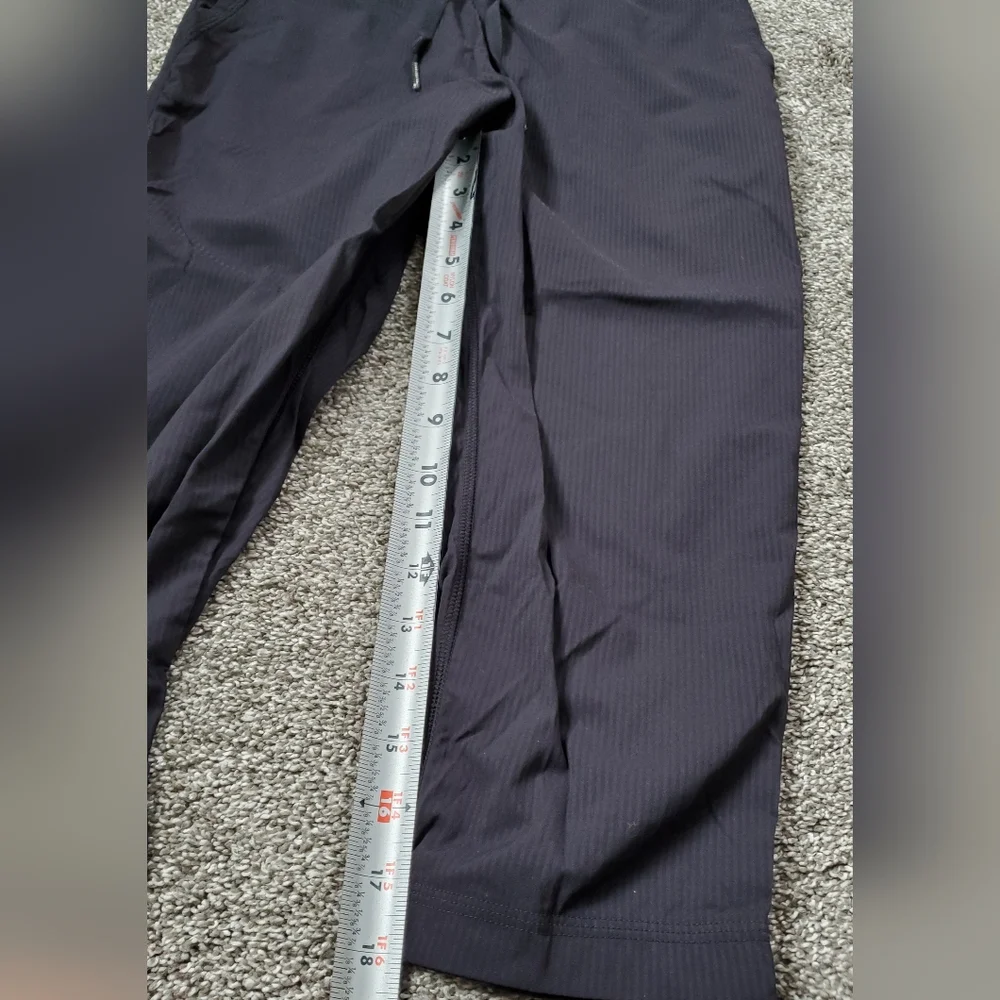 Lululemon Dance Studio Cropped Jogger Pant LIKE NEW size 2 - Picture 10 of 13